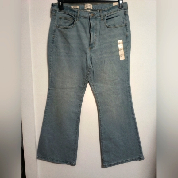 New Women's High Rise Flare Jeans / Size 14 Short - Picture 2 of 7